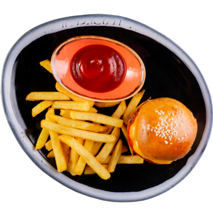 Дитячий бургер з яловичою котлетою та картоплею фрі