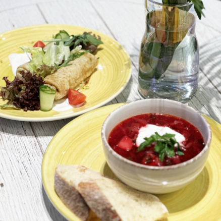 Борщ домашній + млинці з курячим пате