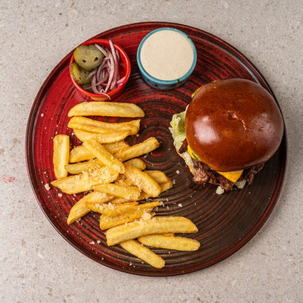 Бургер з рваню яловичиною