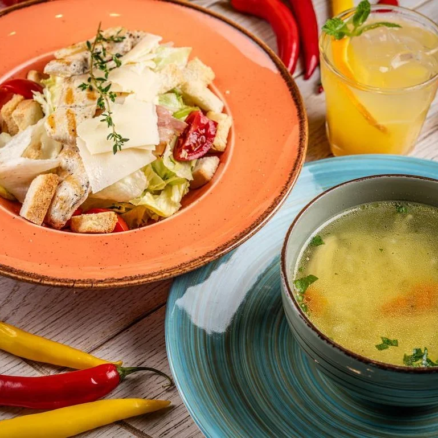 Бульйон + салат Цезар