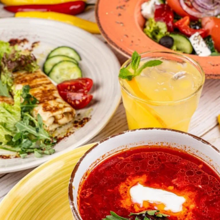 Борщ домашній + млинці з курячим пате + Салат “Грецький”