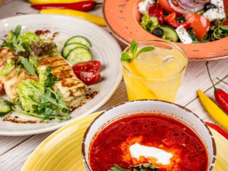 Борщ домашній + млинці з курячим пате + Салат “Грецький”