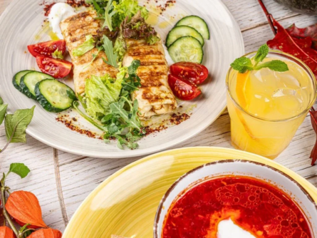 Борщ домашній + млинці з курячим пате