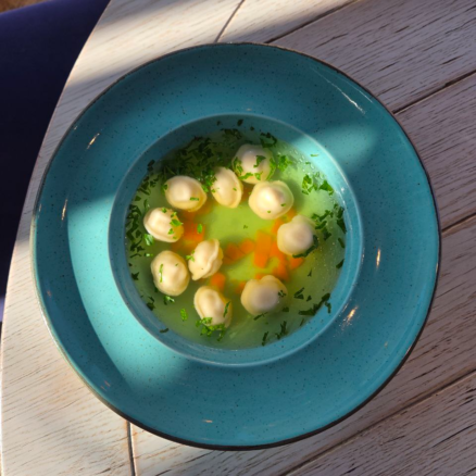 Курячий бульйон з пельменями