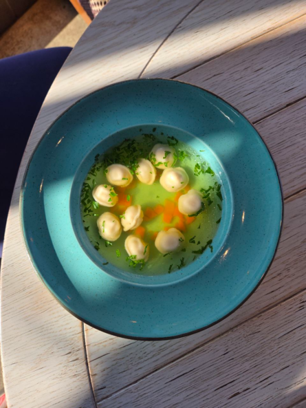 Курячий бульйон з пельменями